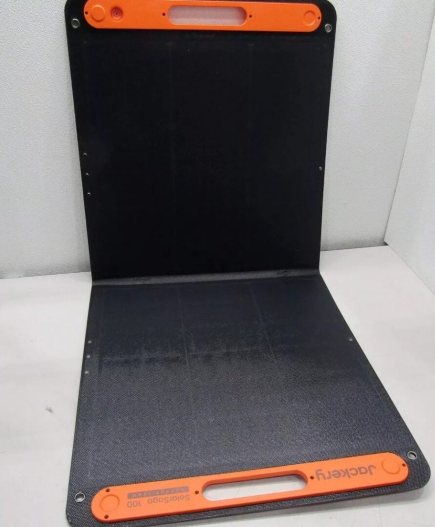 DOESN’T WORK! SELLING FOR PARTS! Jackery SolarSaga 100W Solar Panel