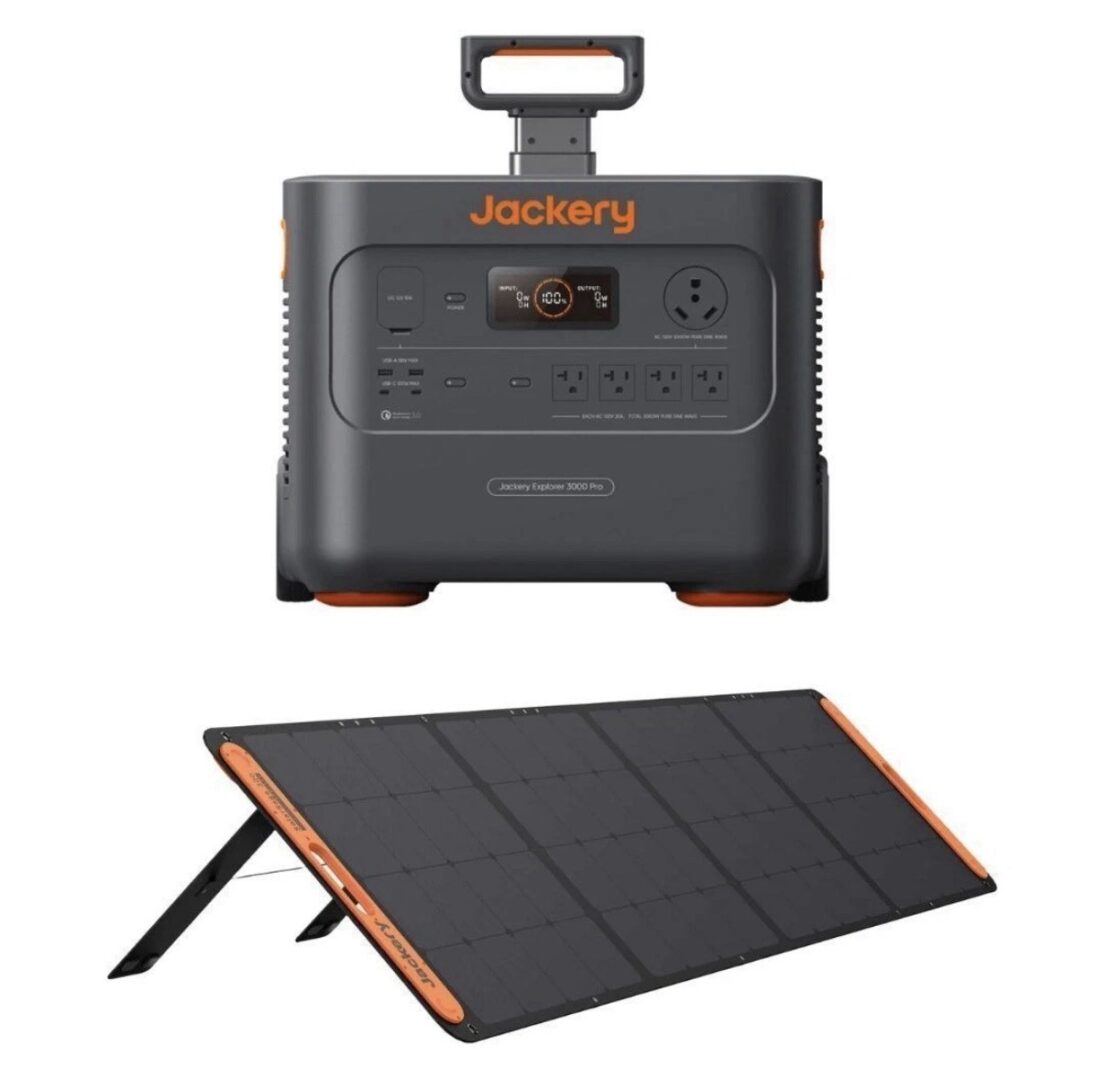 Jackery Explorer 2000 Plus Portable Power Station SolarSaga 200