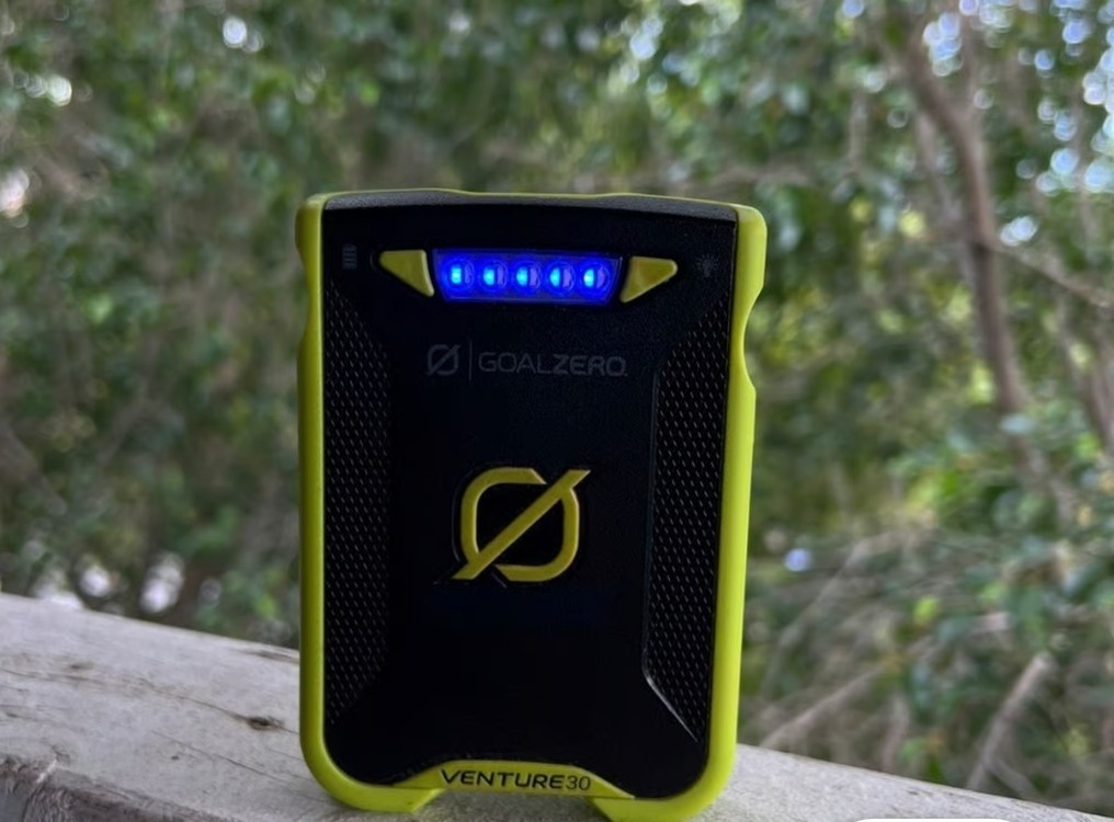 Goal Zero Venture 30 Power Pack & Nomad 7 Plus Solar Panel