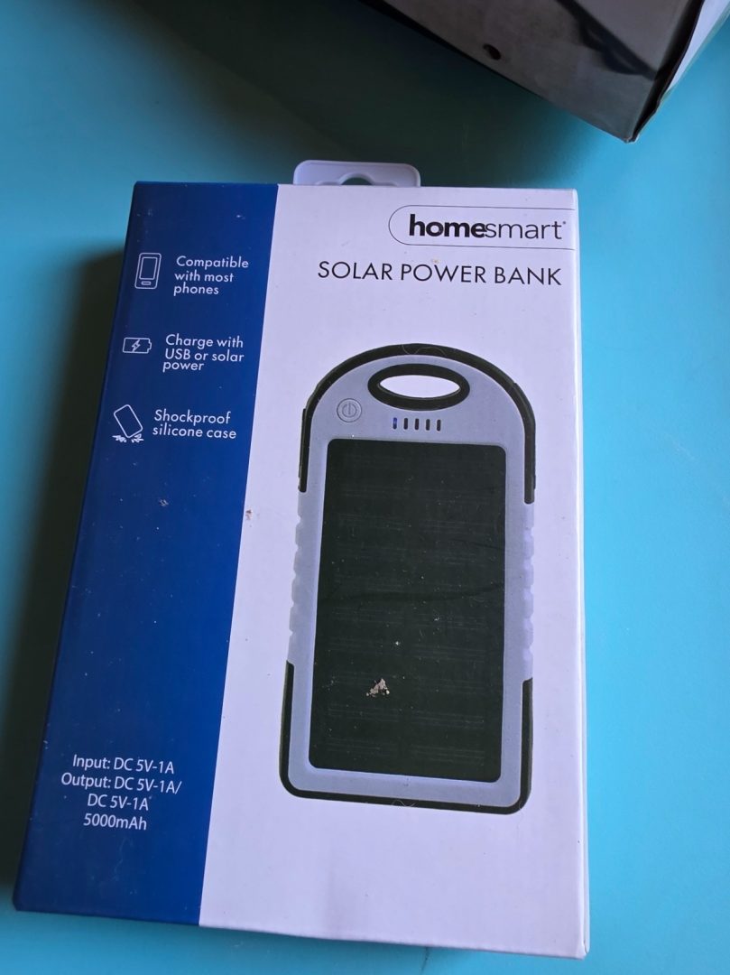 Solar battery charger NIB