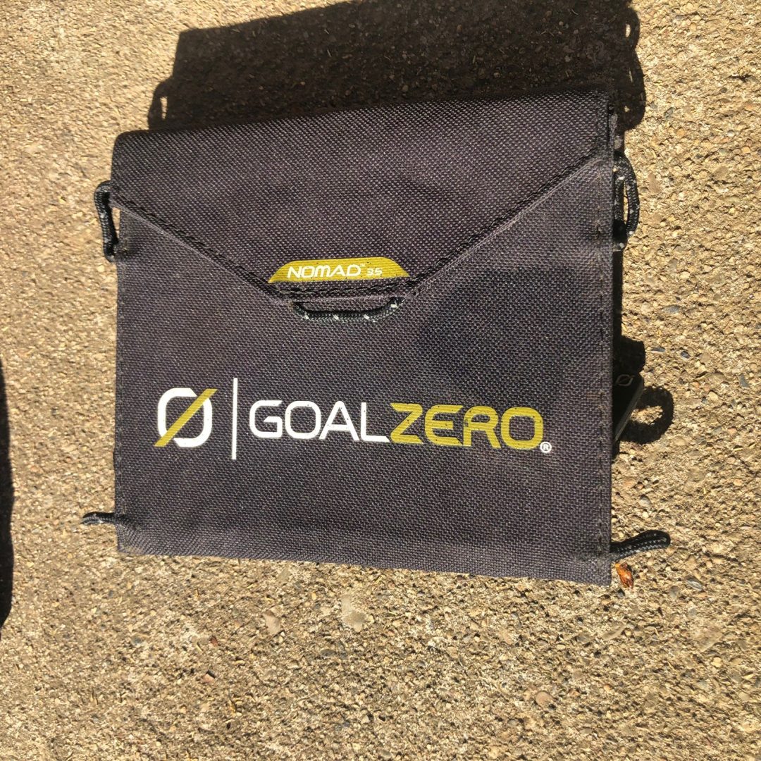 Goal Zero Foldable Solar Panel Nomad 3.5 + Guide 10 USB Port Charge Phone, Etc.