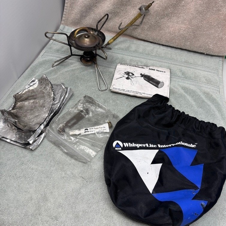 MSR WhisperLite Internationale 600 Multi-Fuel Backpacking Stove with Bag Manual